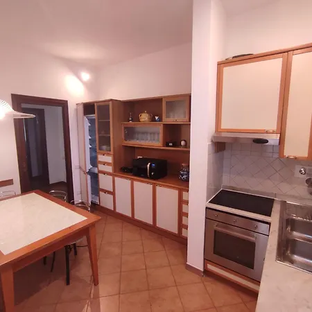Apartment Quiet And Comfortable House With Easy Parking