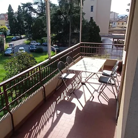 Quiet And Comfortable House With Easy Parking Apartment
